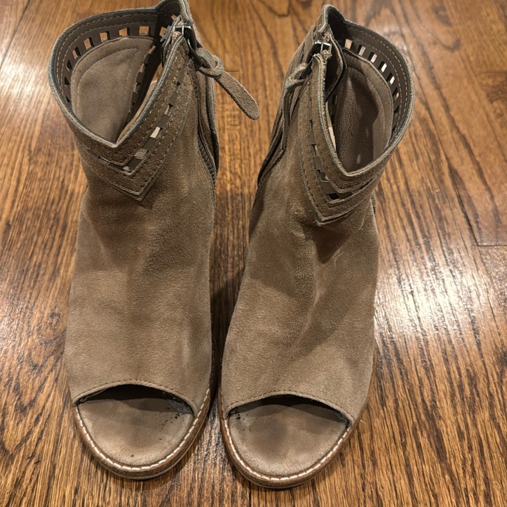Dolce Vita Taupe Suede Open-Toe Bootie size 7.5
